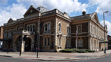 Locksmith Chiswick W4-Chiswick_Town_Hall