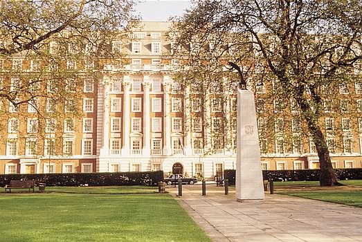 Locksmith in Mayfair W1K - Grosvenor_Square_entrance